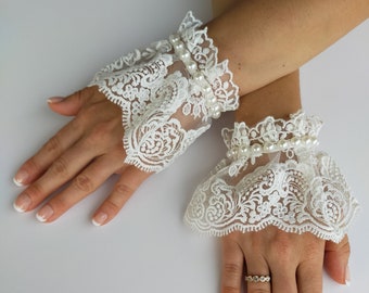 Ruffled Wrist Cuff, White Lace Gloves, Fingerless Gloves, Wedding Gloves, Bridal Gloves, Bride Accessories, Party Gloves, French Lace