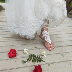 White Beach Wedding Lace Barefoot Sandals, Wedding Anklets, Shoe Barefoot, Beaded Pearl Anklets, Embroidered Bride Shoes, Beach Party Sandal