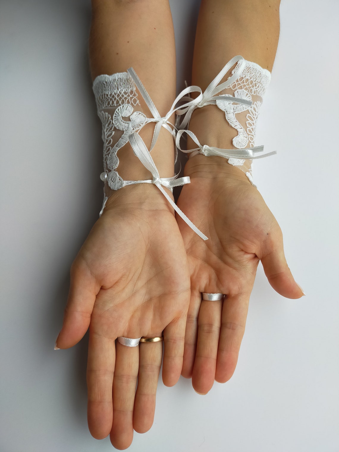 Fingerless Lace Bridal Gloves For Women – Satin & Lace, Wedding Party Accessory (One Size)