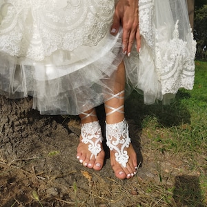 White Beach Wedding Lace Barefoot Sandals, Wedding Anklets, Shoe Barefoot, Beaded Pearl Anklets, Embroidered Bride Shoes, Beach Party Sandal