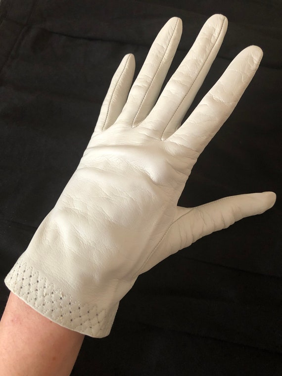 Lamb skin white leather gloves