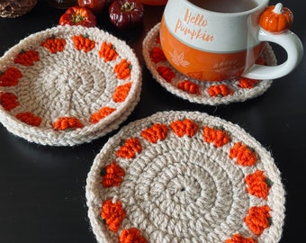 Pumpkin Crochet Coaster – Autumn Coaster with Mini Pumpkins, Fall Table Decor, Handmade Cottagecore Gift, Cozy Halloween