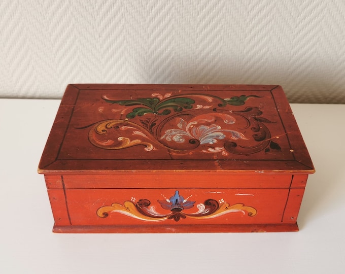 Vintage Norwegian, traditional Scandinavian Rosemaling wooden Jewelry box - Treasure box - Trinket box, Nordic Pattern