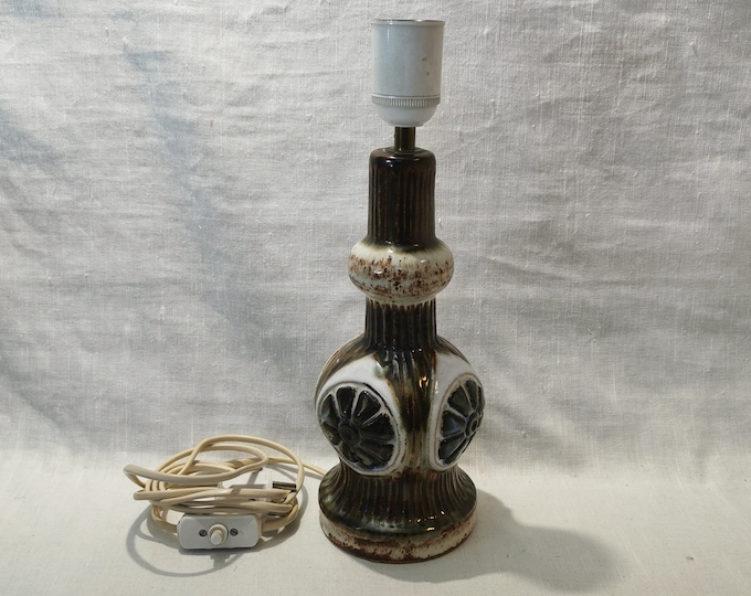 Elegant Vintage Ceramic Table Lamp from 1980s | Hand-Painted German Design in Mint Condition