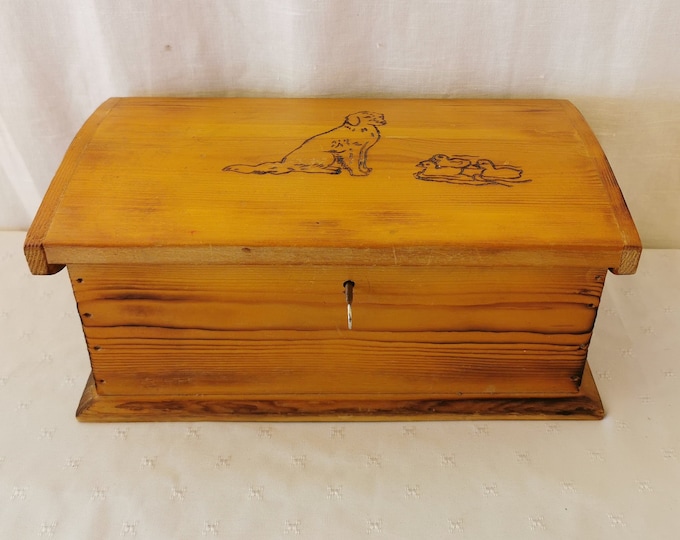 Vintage Norwegian, traditional Scandinavian wooden Jewelry box - Treasure box - Trinket box, Nordic Pattern, Burned decoration, with key
