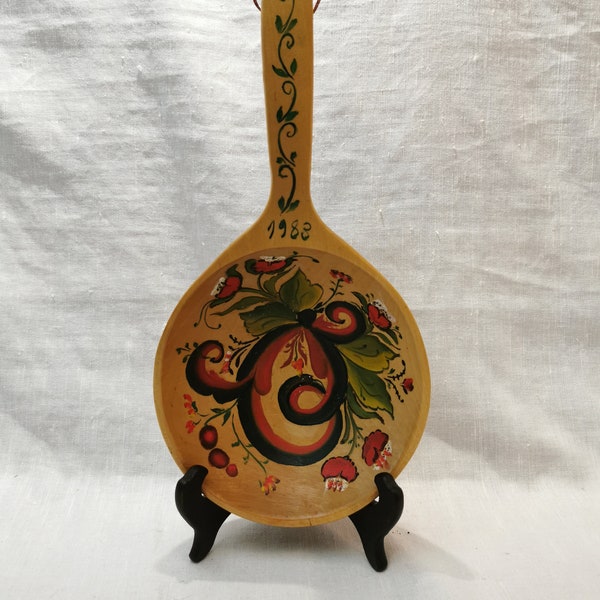 Vintage norwegische Volkskunst Rosemalt Holzlöffel oder Schöpfkelle, nordisches Muster, traditionelles skandinavisches Rosemaling