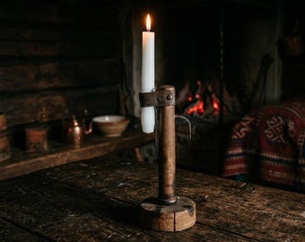 Portarushlight norvegese XIX secolo | Antico portacandela in legno e ferro | Arte popolare rustica