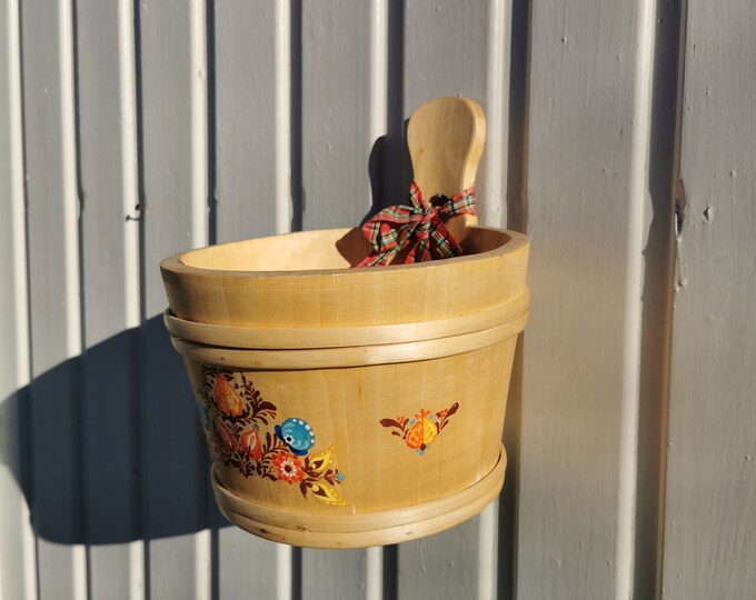 Unique Handmade Wall-mounted Flowerpot - Vintage Bentwood Design