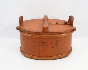 Antique Norwegian Tine Bentwood Box from 1800s – Oval Folk Art Storage Box with Wooden Lock, Scandinavian Painted Treen Container