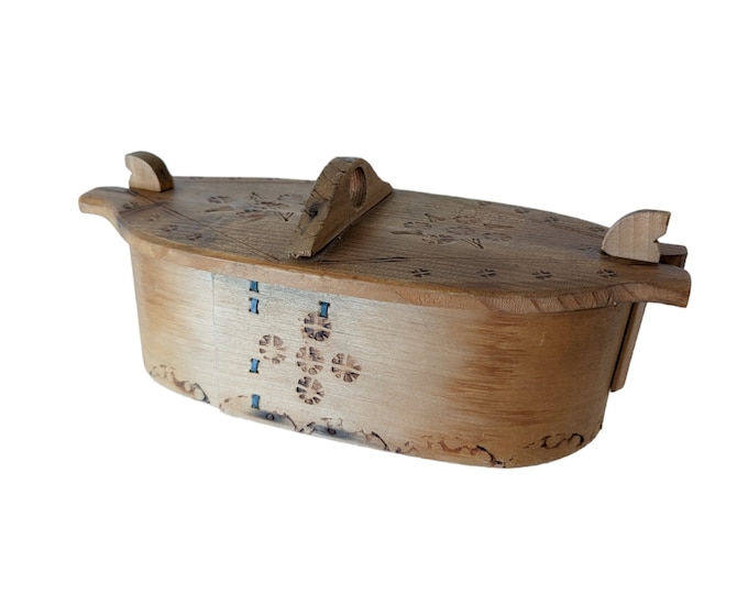 Vintage Norwegian Bentwood handmade Nordic Pattern Box Tine Box, Scandinavian Folk Art, wooden box, fruit box, countryhouse farmhouse decor