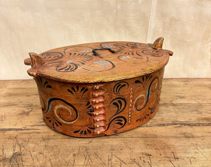 Vintage Trøndelag-inspired Bentwood Jewelry Box - Charming and Antique Decor