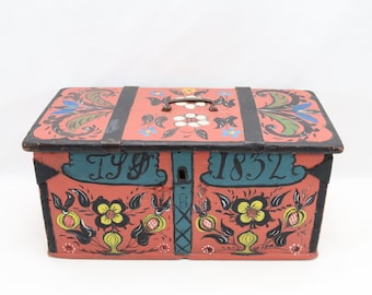 Antique Scandinavian Chest with 1832 Date – Early 1800s Wooden Trunk with Later Swedish Folk Art Painting, Handcrafted Folk Decor