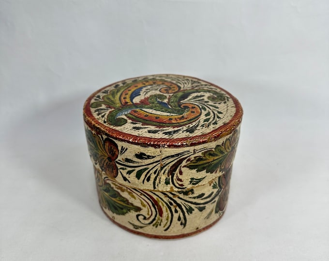 Telemark Decorated Round Tine Box - Rustic Charm with Beautiful Aging Patina