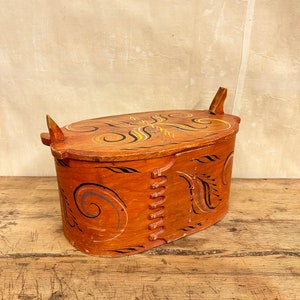 Vintage Norwegian/Trøndelag Charm - Antique Bentwood Jewelry Box with Intricate Decorations