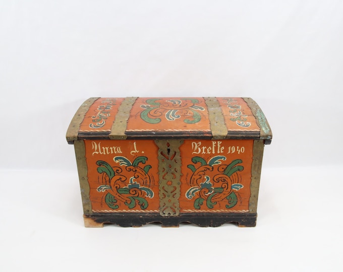 Norwegian Rosemaling Chest 1940 | Hand Painted Folk Art Box | Vintage Scandinavian Trunk | Rustic Nordic Decor | Traditional Painted Chest