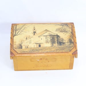 Caixa de joias de madeira norueguesa dos anos 1950 | Arte popular colecionável | Caixa vintage nórdica | Presente exclusivo | Elegância rústica