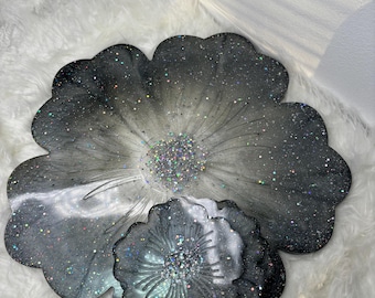 Handmade, flower Tray and coasters, resin art< silver, grey with glitter