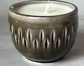 Candela di soia in ceramica fatta a mano: vaso in gres intagliato, ceramica riutilizzabile