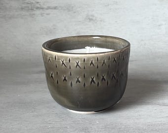 Candela di soia in ceramica fatta a mano: vaso in gres intagliato, ceramica riutilizzabile