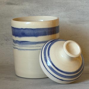 Pote de cerâmica artesanal com tampa • Cerâmica azul-marinho