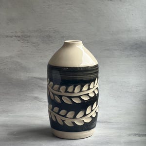 Handcrafted black & white Oil bottle with spout | Great for specialty vinegar| Housewarming gift | Birthday gift