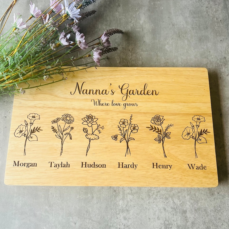 Personalised birth flower wood engraved chopping board | gifts for mum | Gifts for grandma | Mother's Day | mama | Mother | Nan | Custom