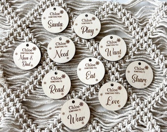 Etichette regalo natalizie in legno personalizzate / Qualcosa che vuoi, di cui hai bisogno, leggi