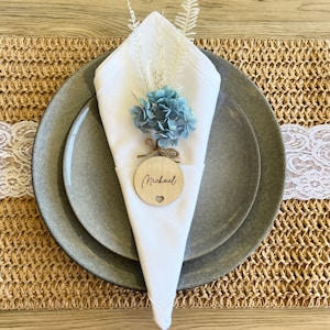 Round Rustic wood wedding table place cards engraved | Wedding Place cards | Table decor | Round Place cards | Seating cards | Name