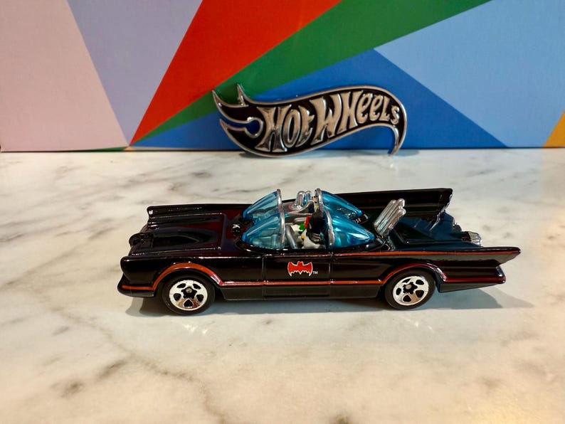Hot Wheels Batmobile 2007 First Editions NO. 15/36 Customized W/figures ...