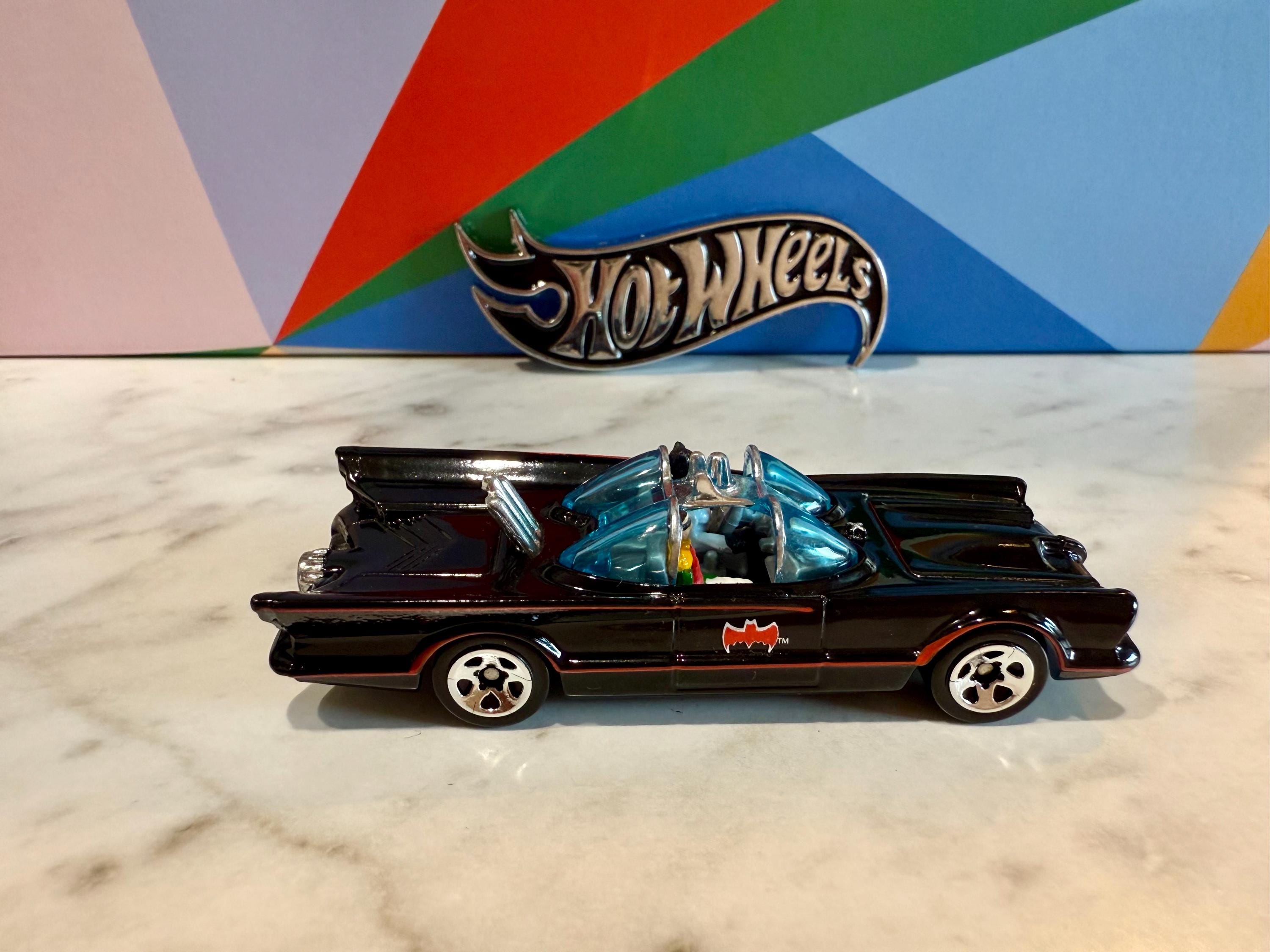 Hot Wheels Batmobile 2007 First Editions NO. 15/36 Customized W/figures ...