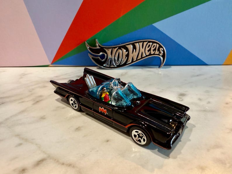 Hot Wheels Batmobile 2007 First Editions NO. 15/36 Customized W/figures ...