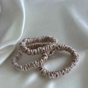 22 Momme Mini Mulberry Silk Scrunchie Minis Champagne