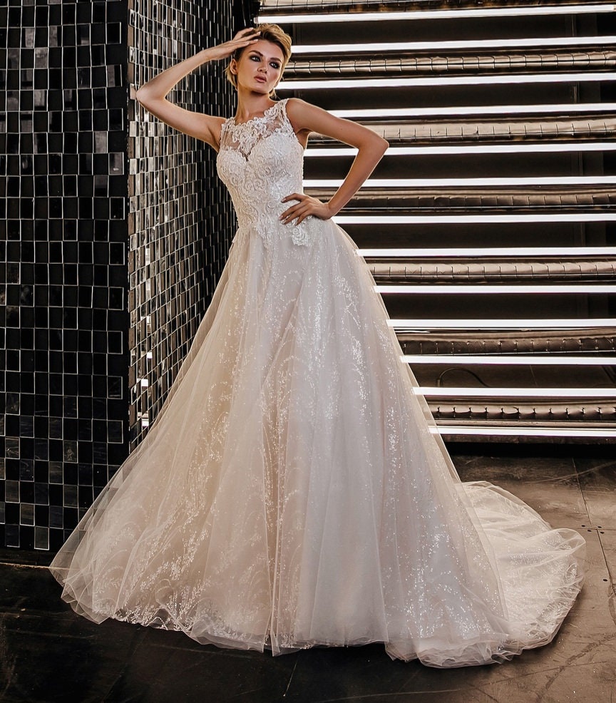 Eine Linie Glitzer Tüll Brautkleid glänzende und funkelnde ...
