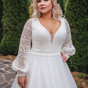 Plus Size boho wedding dress with long wide sleeves, V neckline, tulle skirt, ALL SIZES, curvy bride boho wedding dress, a line bridal dress