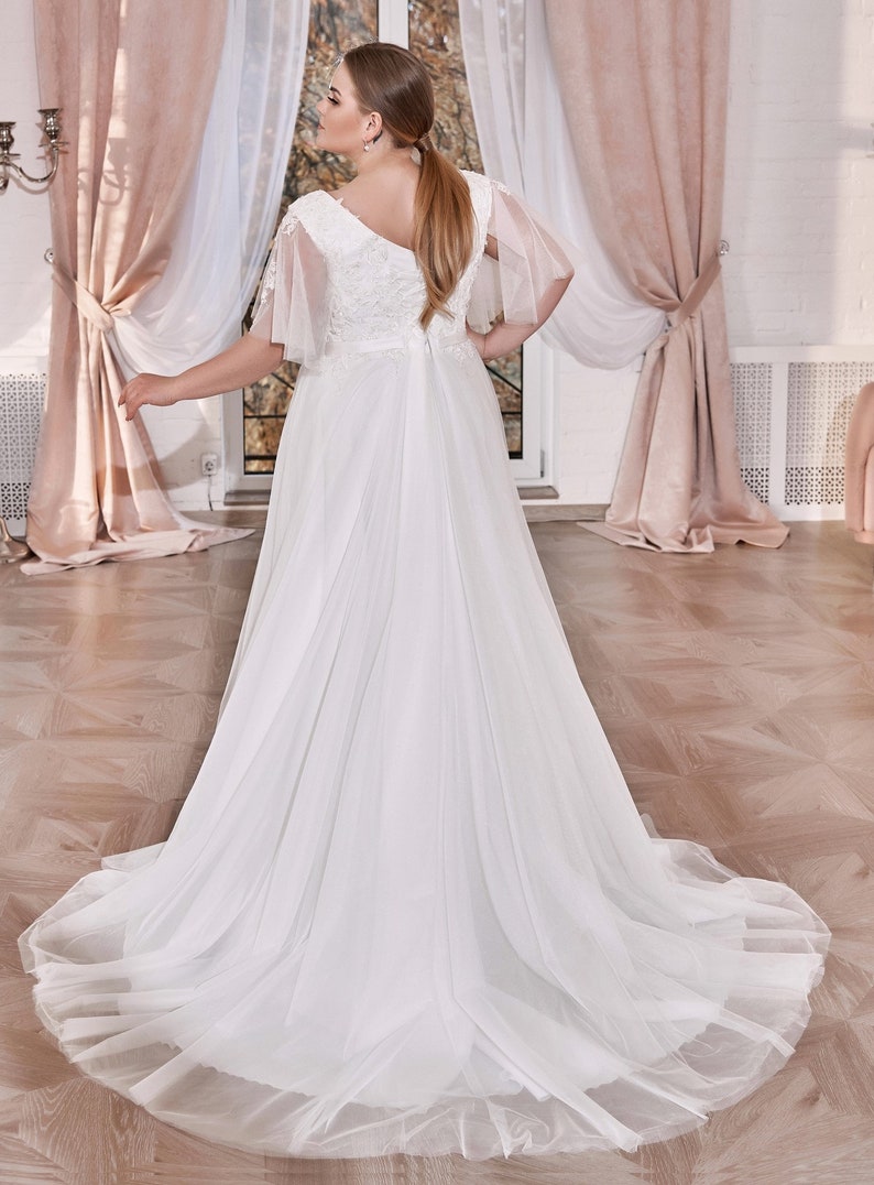 Butterfly Sleeve Plus Size Butterfly Wedding Dress for Every Size