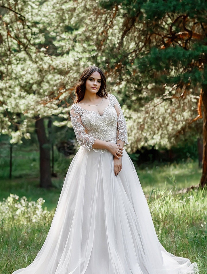 Romantic Lace and Tulle A-Line Plus Size Wedding Dress with Sexy Leg Slit