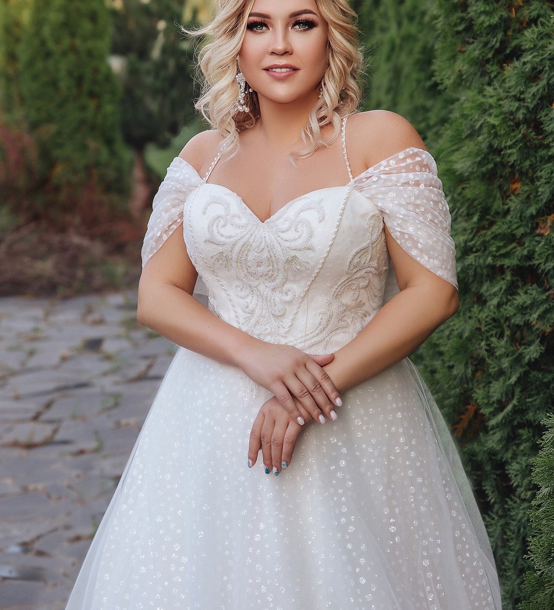 Plus Size off Shoulder Style Wedding Dress With Beaded Straps, Sweetheart  Neckline, Sparkling Tulle Glitter Dot, Curvy Bride Wedding Dress 