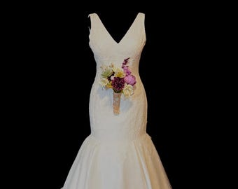 Mermaid Wedding Dress | Fit & Flare Lace| Curvy Bride |Size 2-4| Lis Simon: Elsa