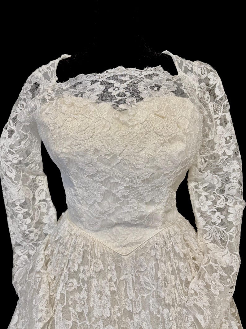 vintage-lace-tulle-wedding-gown-ballroom-dress-50s-theme-event