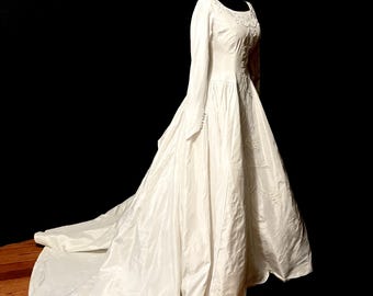 Vintage Wedding Dress, Full Length Pearls & Sequins, Flattering Bodice, Approximate Size 4, Amanda