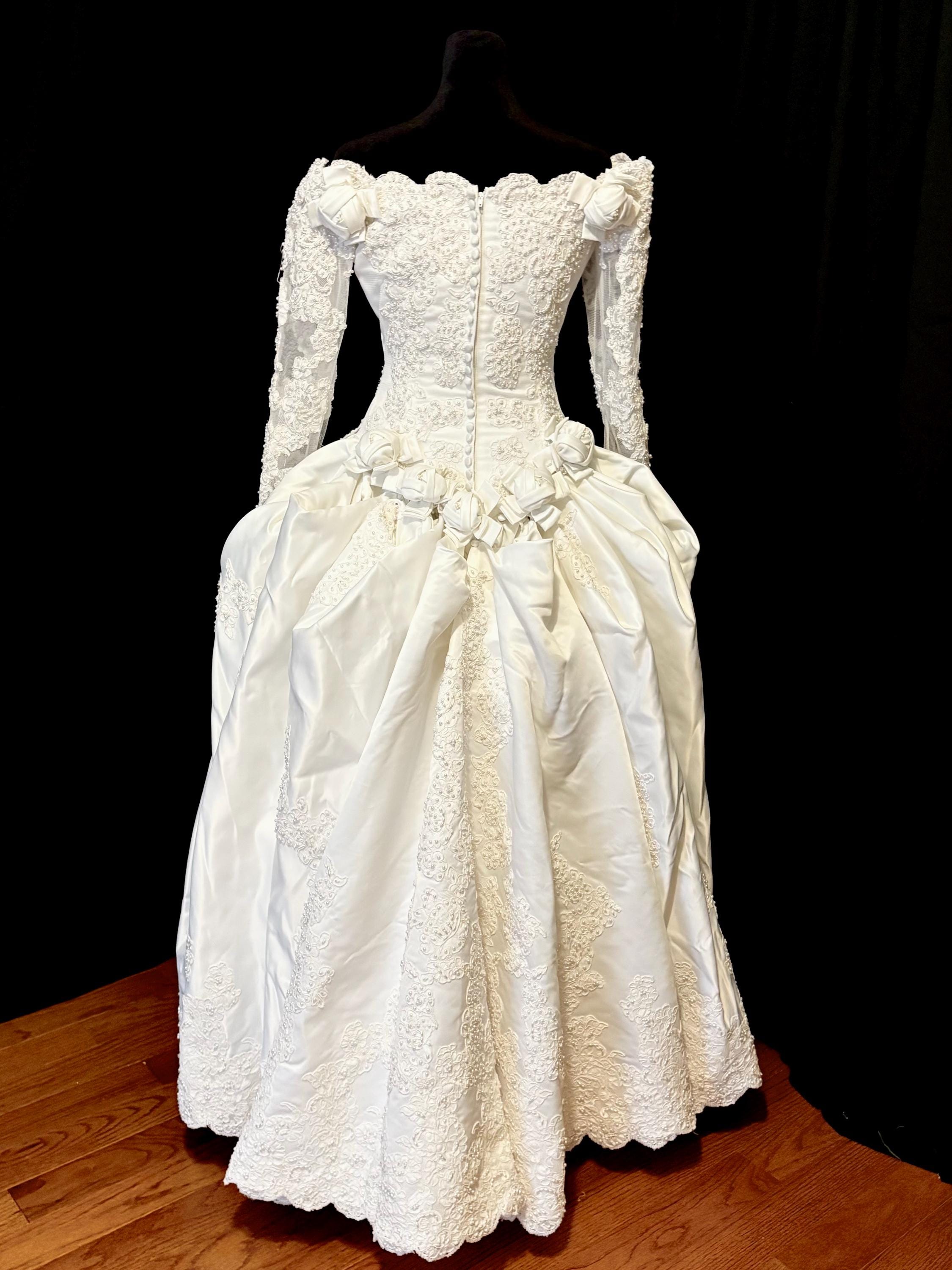 Vintage Wedding Dress| Dramatic Train| White Rosettes| 13 Button Bustle ...