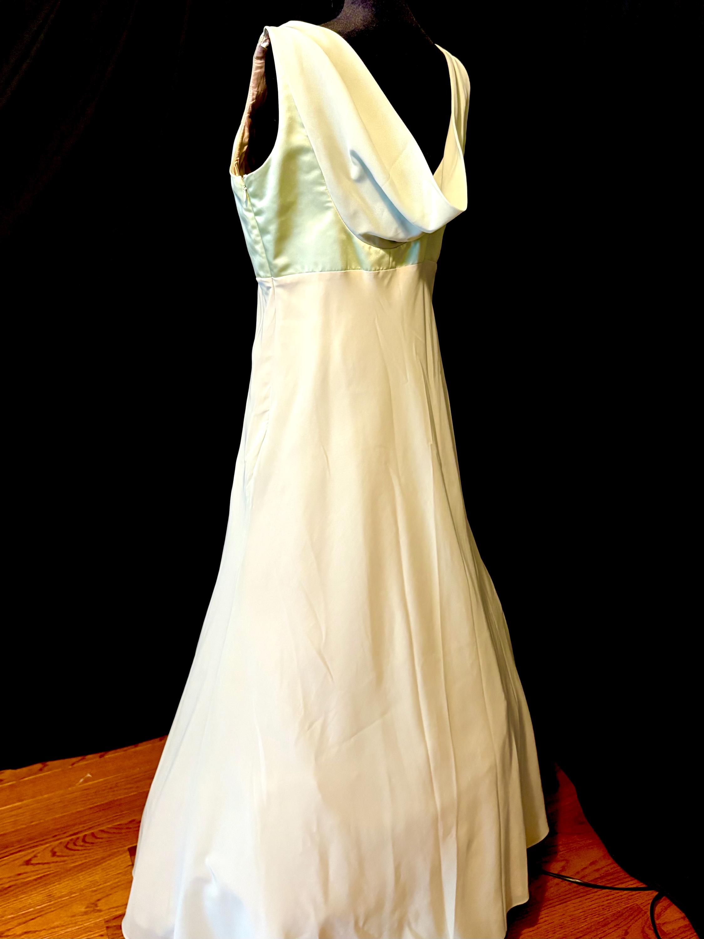 Vintage Soft Green Formal Dress: Alfred Angelo Wedding Gown, Size 12-14, Springtime