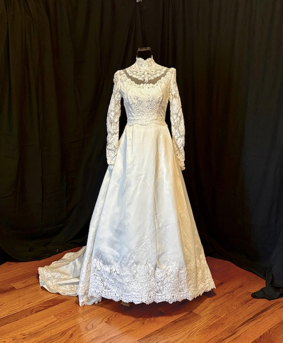Vintage Lace Wedding Dress: 1960s-70s Embroidered Gown, Size 4, Redemption