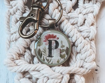 Handmade keychain, Resin Keychain, Aesthetic Keychains ,valentines gift, bridesmaid gift, Birthday Gift, gift for her, real flower keychain