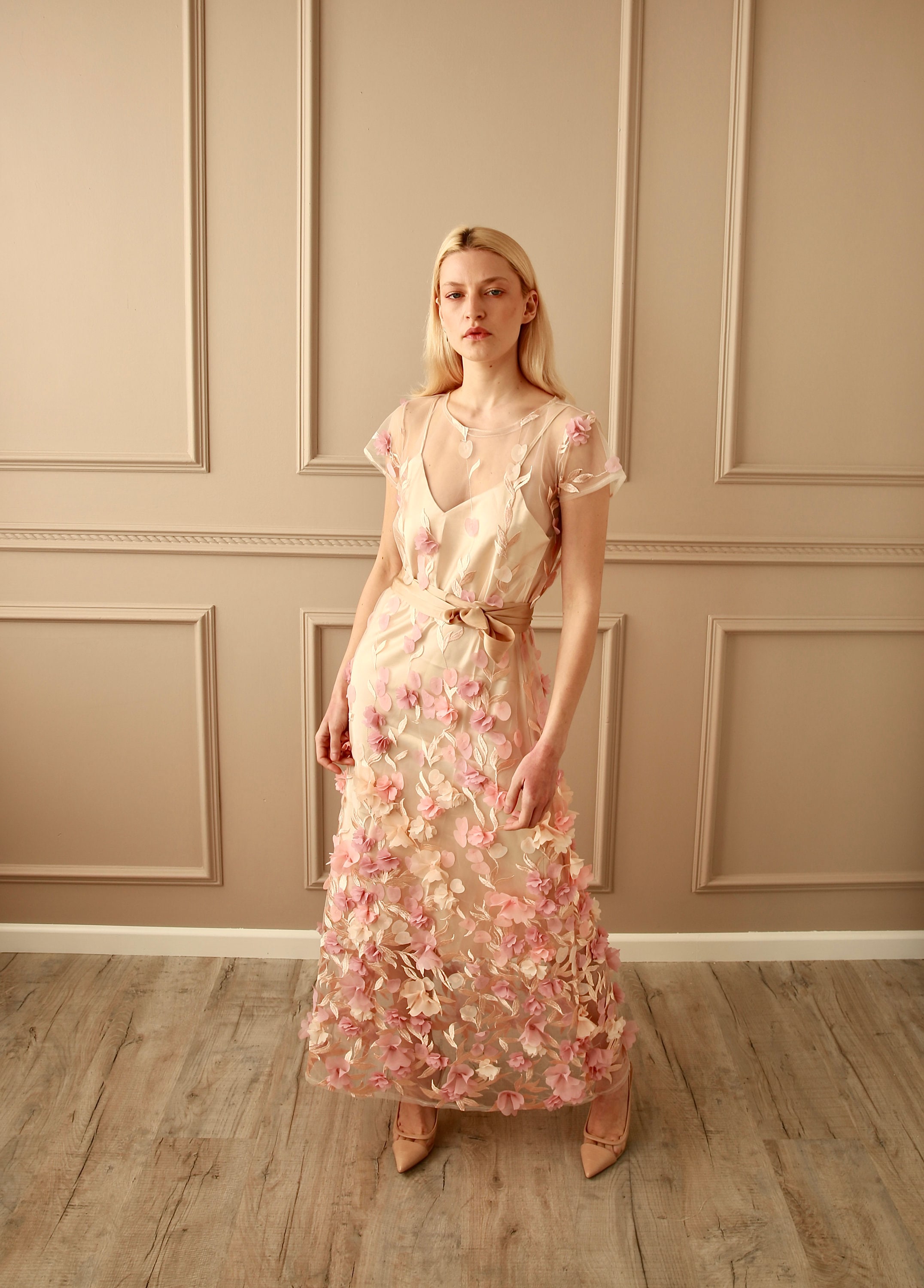 a summer dress Maxi baring neckline make it Kendall Jenner Wedding Kendall Color:Creme LowStock:44154454081587