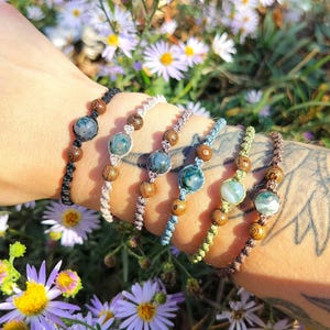 Pulsera de macramé de ágata musgosa: joyería de cristal para inquietarse