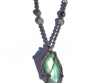 Silbrige Salbei Labradorit Makramee Kristall Halskette mit Afrikanischer Türkis Perlen