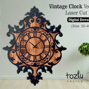Könnte beinhalten: Ein schwarzes und braunes Vintage-Uhren-Design mit filigranen Details. Das Zifferblatt der Uhr ist von einem dekorativen Rahmen mit Holzmaserung umgeben. Die Uhr ist 50 cm x 40 cm groß.
