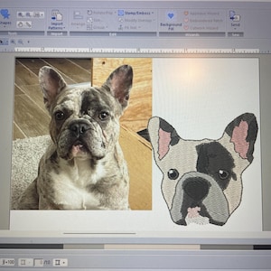 Puede incluir: Una pantalla de ordenador que muestra una foto de un bulldog francés y un diseño de bordado digital de un bulldog francés. El diseño de bordado está en tonos de gris, negro y rosa.