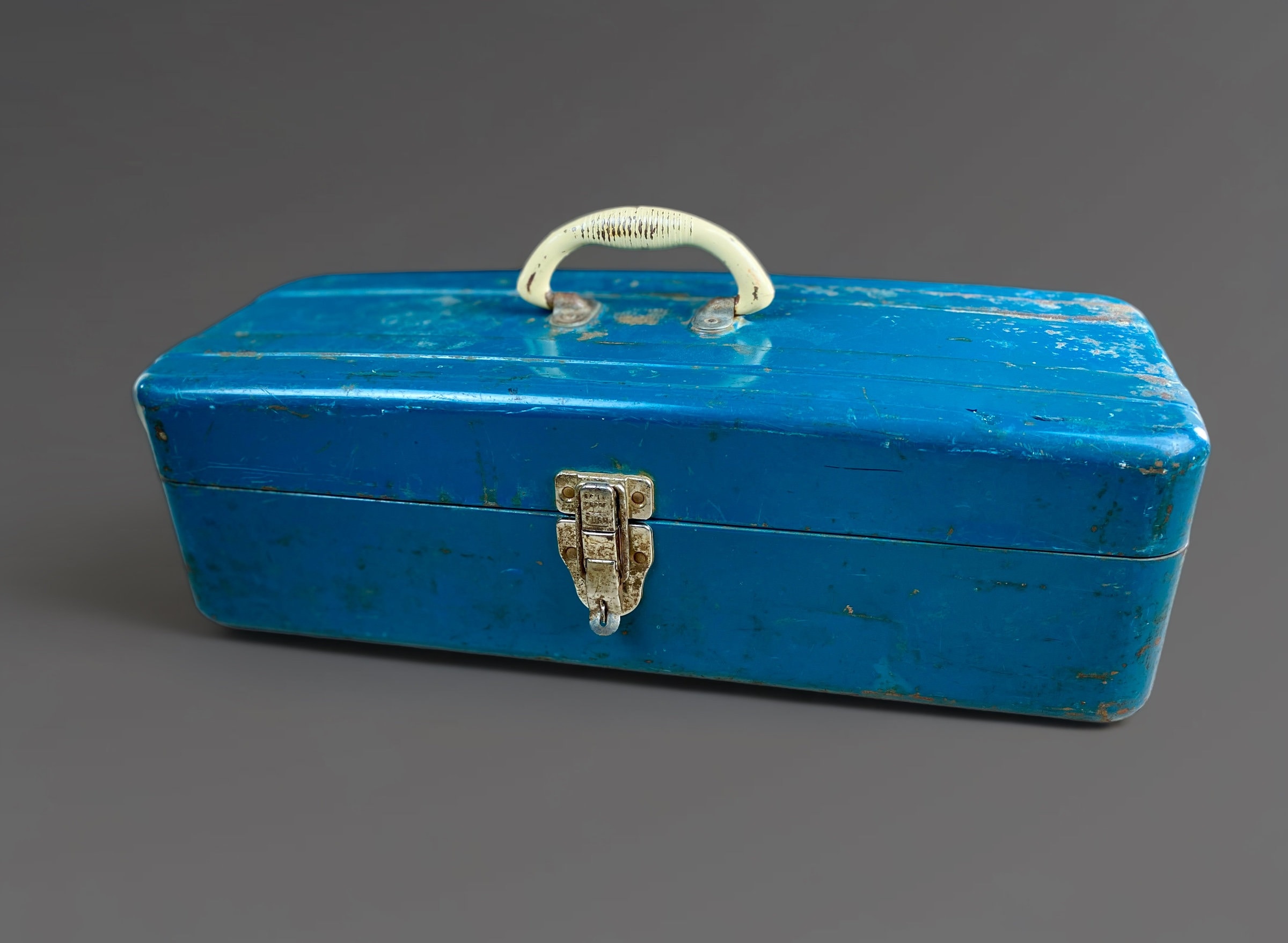 Vintage LARGE Union Tackle Box Steel Chest Corp in Blue With Cream Color  Metal Handle 1950 